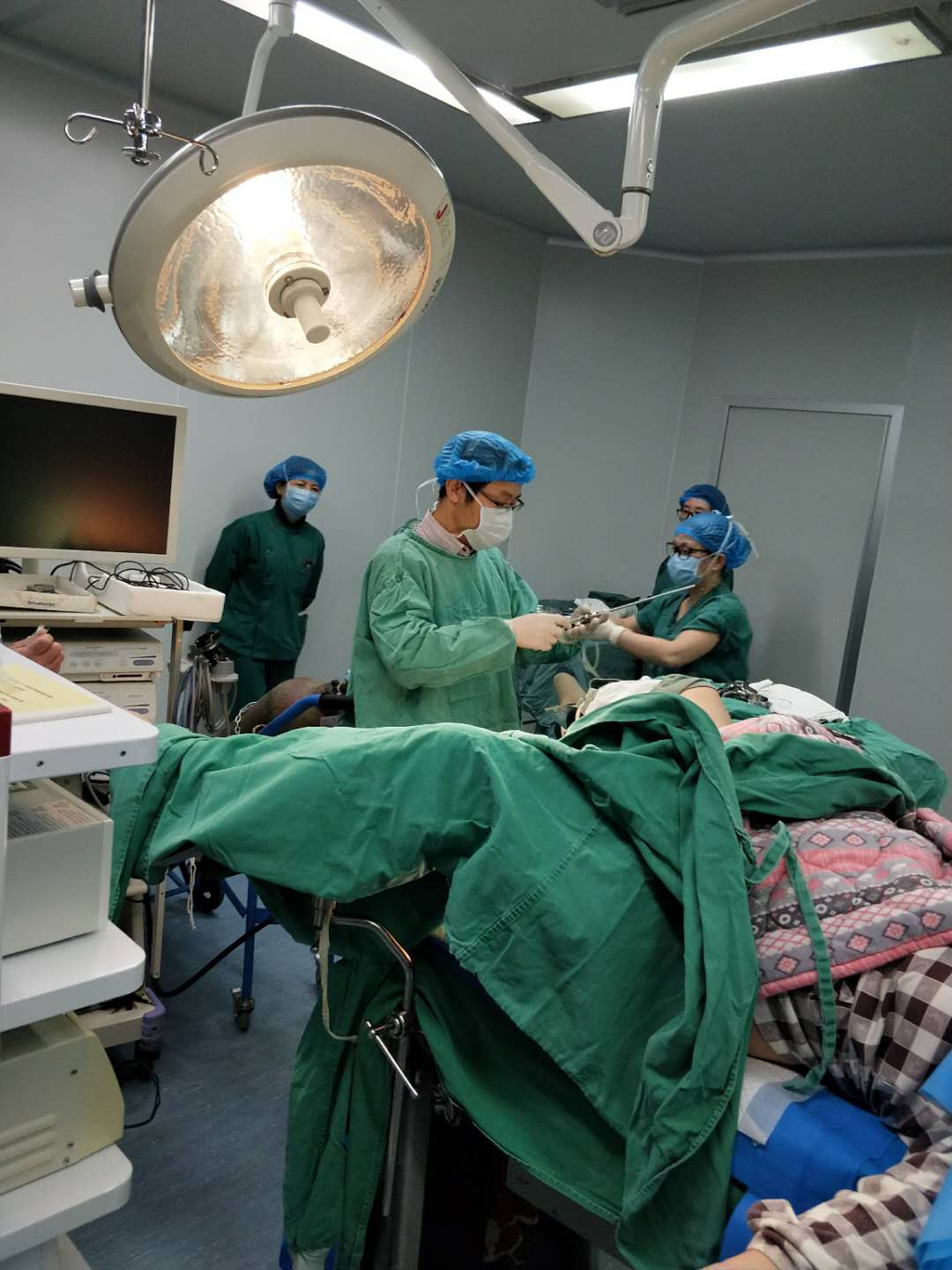 点击新窗口打开大图